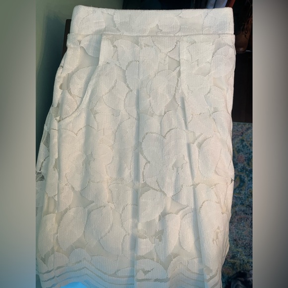 NWOT torrid Ivory Floral Lace Short Pleated w Pockets size 2X (18-20) - Picture 5 of 8